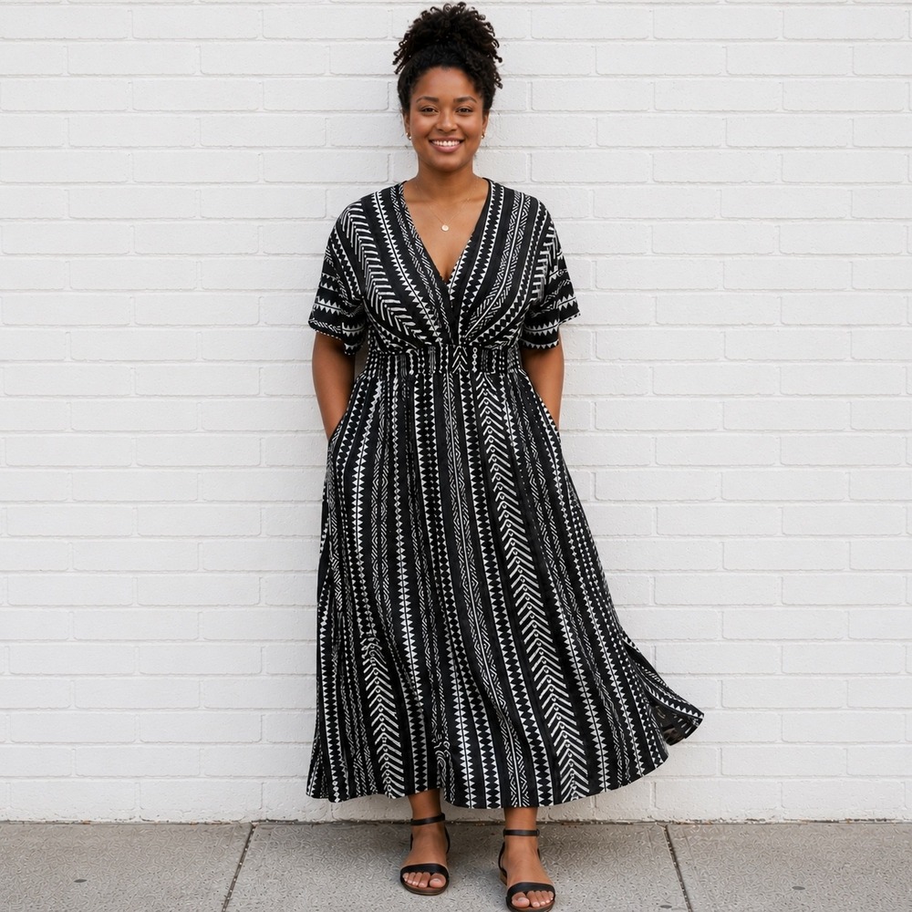 BloomChic Geometric Dolman Sleeve Maxi Dress Black White Plus Size 18 20 NWT